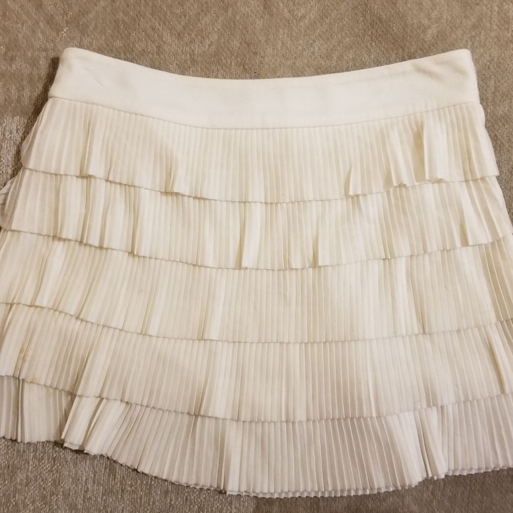 Mini ruffle white skirt
